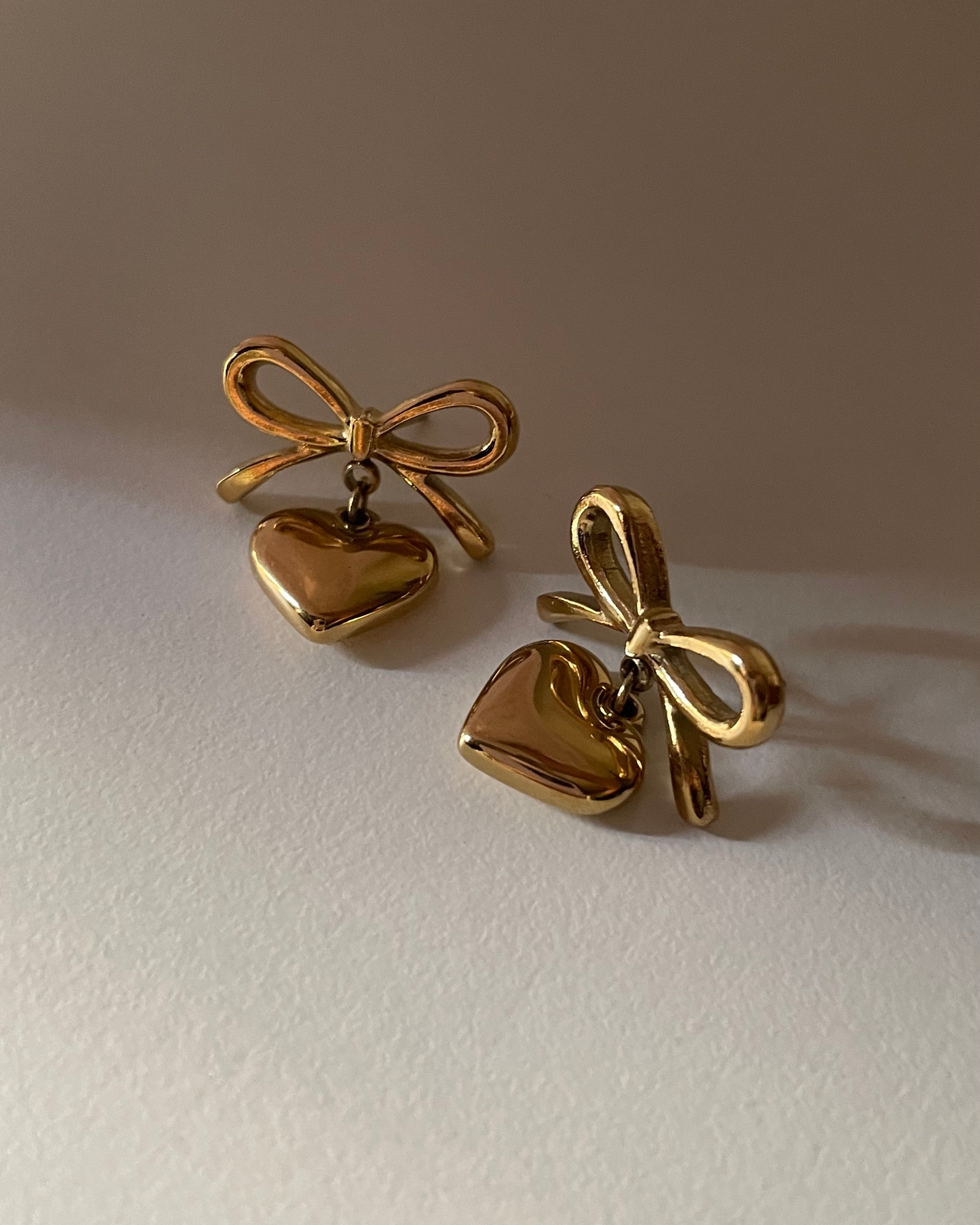 Bow heart Studs